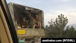 Türkmen esgerleri (Arhiw suraty)