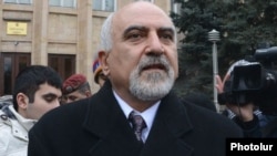 Armenia - Presidential candidate Paruyr Hayrikian speaks to journalists outside the Constitutional Court, Yerevan, 10Feb2013.