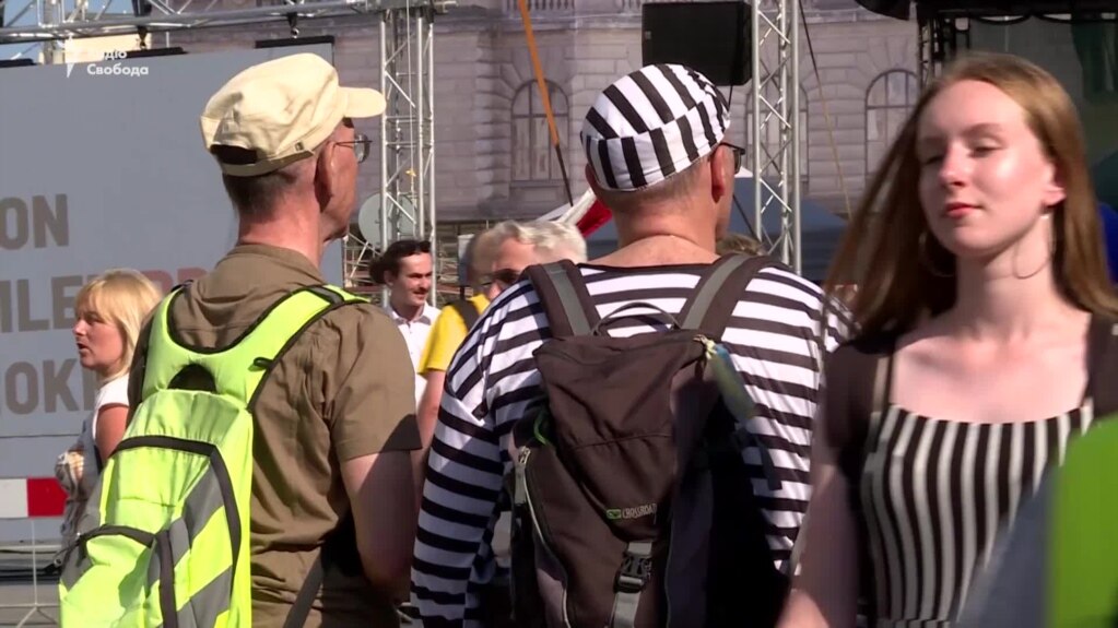 Тисячі людей протестують проти повторного призначення Бабіша прем’єром Чехії – відео