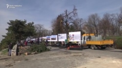 Gondola seče drveće u centru Beograda