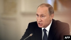 Путин милләтара мөнәсәбәтләр һәм рус теле шуралары утырышында чыгыш ясый. 19 май 2015, Мәскәү