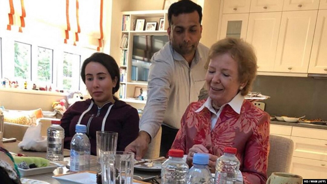 
Princeza Latifa sa komesarkom UN-a za ljudska prava Mary Robinson na ručku u svom domu nakon pokušaja bijega 2018. 