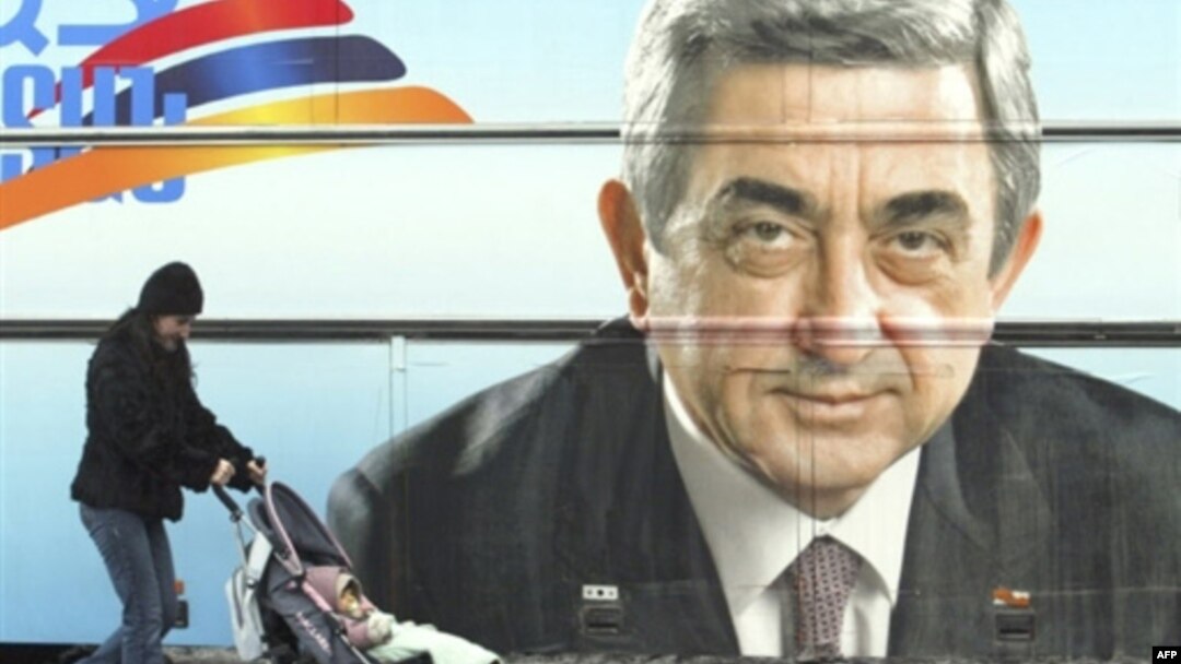 Arxiv foto: Ermənistanda Serzh Sarkisian-ın seçki plakatı, 2008-ci il 