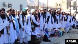 د افغانستان حکومت وايي چې تر اوسه د طالبانوتر ۲۰۰۰ زیات بندیان خوشې شوي او د ۱۰۰۰ نورو پر خوشې کېدو هم بحث روان دی.