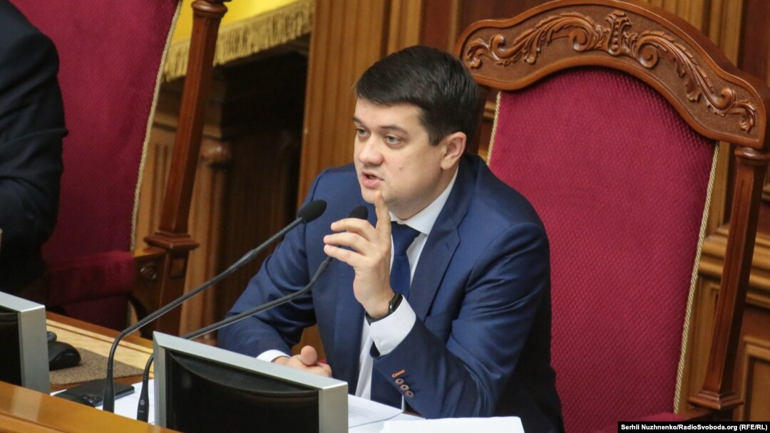 Спікер парламенту нагадав, що Верховна Рада ухвалила закон про кримінальну відповідальність за неперсональне голосування, «але сьогодні всі колеги кажуть, що він не працює»