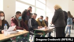 Lokalni izbori u Preševu organizovani su na 38 biračkih mesta. Detalj sa jednog od biračkih mesta. Preševo, 28. mart 2021