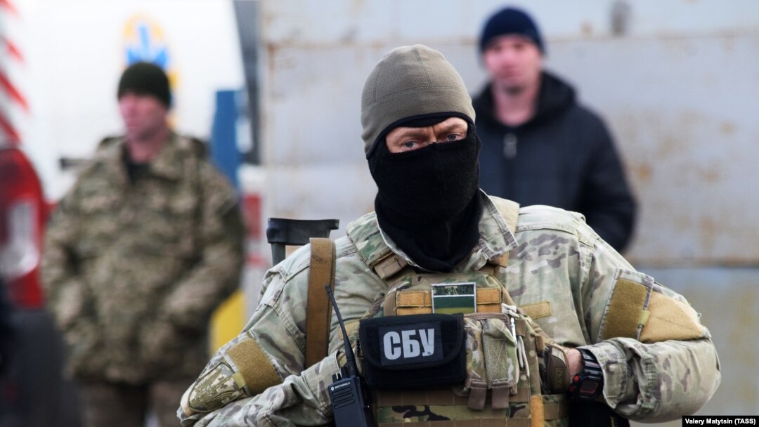Представник Служби безпеки України під час обміну утримуваними особами на Донбасі, 27 грудня 2017 року