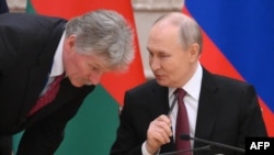 Дмитрий Песков и Владимир Путин 