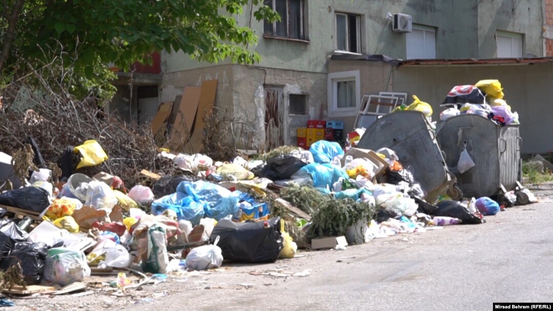Smeće na ulicama Mostara
