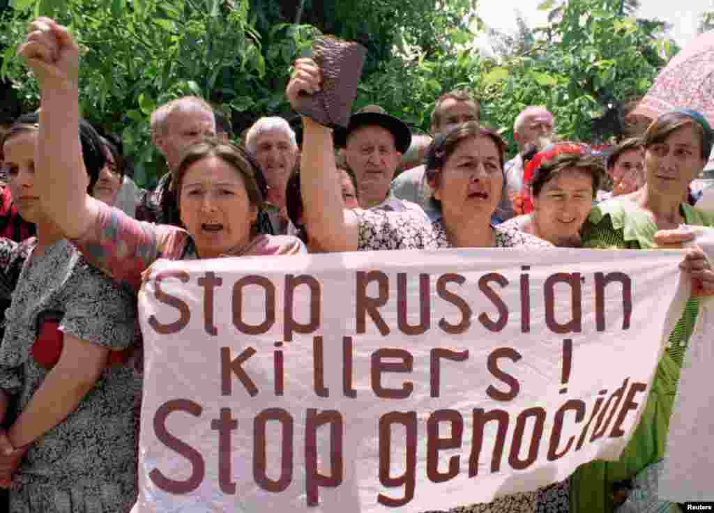 Соьлжа-ГIалара ОБСЕ-н миссин гIишлона хьалха протест йеш бу нохчийн зударий 1995-чу шеран стигалкъекъа-беттан 25-чохь. Нохчийчуьра тIом сацон дагахь долийначу маьрша дийцарийн хьалхара дакъа йукъахдаьккхира. 