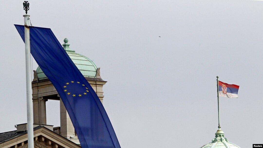 Zastave Srbije i Eu na zgradi Skupštine Srbije, 2.mart 2012.