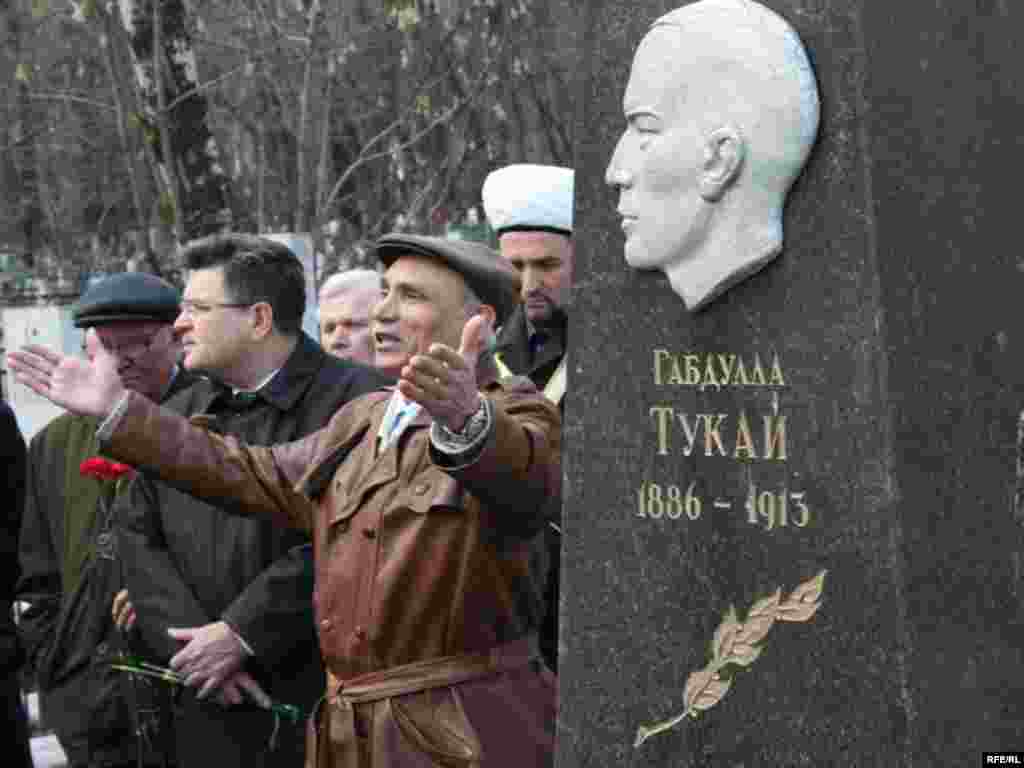 Илдус Әхмәтҗан "Шагыйрь" шигырен башкарды