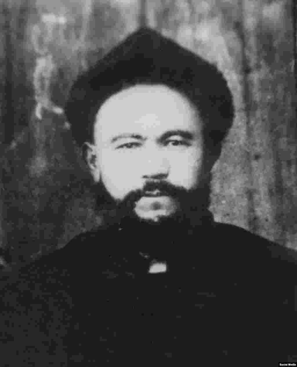 1933-ж. Чыгыш Түркстан Ислам Жумуриятынын премьер-министри болуп Сабит Дамулла Абдулбакы (1883—1934) шайланган. 