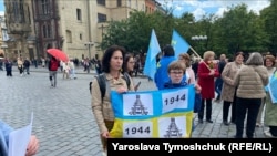Акция в память о жертвах депортации крымскотатарского народа. Прага, Чешская Республика, 18 мая 2025 г.