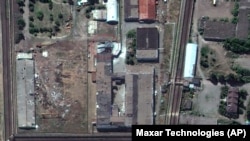 Территория колонии в Еленовке после взрыва. Спутниковый снимок Maxar Technologies от 30 июля 2022 года