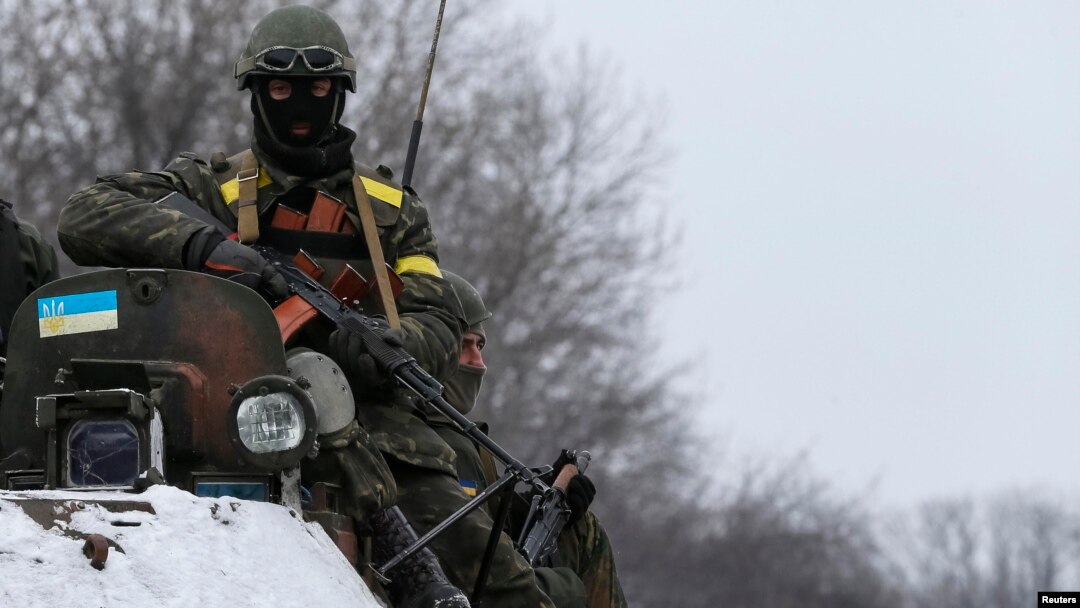 Українській військовослужбовець у Дебальцеві. 10 лютого 2015 року