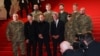 Боно, Эдж и Шон Пенн вместе с украинскими военнослужащими на красной дорожке 78-го Каннского кинофестиваля перед показом документального фильма «Bono: stories of surrender» («Боно: Истории капитуляции»). Канны, Франция, 16 мая 2025 года