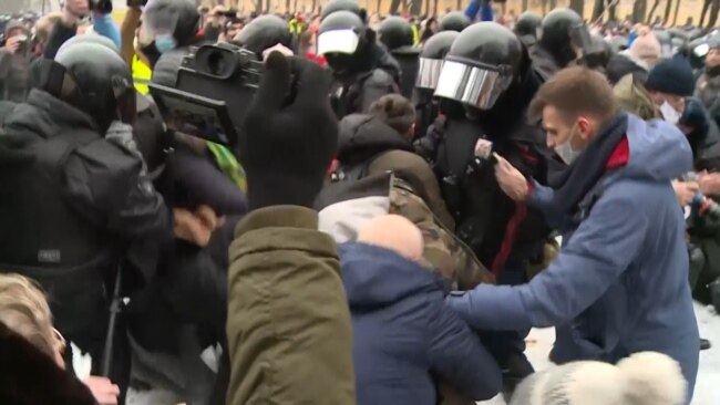 Scuffles And Snowballs As Protesters Come Out For Navalny In St. Petersburg