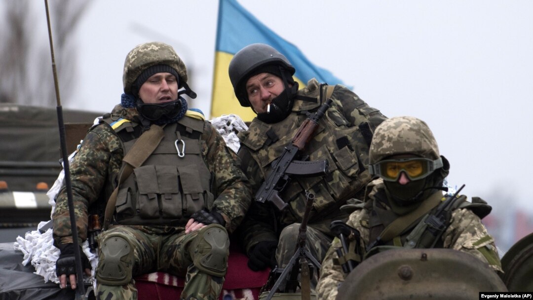 Українські солдати біля ліній фронту неподалік Артемівська. З березня 2015 року