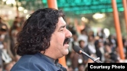 د پښتون ژغورنې غورځنګ د یو مخکښ او له جنوبي وزيرستانه د قامي اسمبلۍ منتخب غړي علي وزیر.
